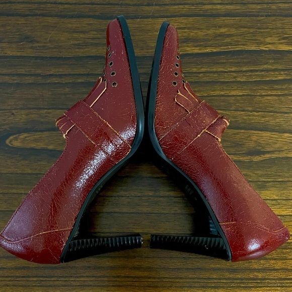 Matisse, women’s 6.5, crackled leather maroon fringe heeled buckle loafers - Picture 5 of 11